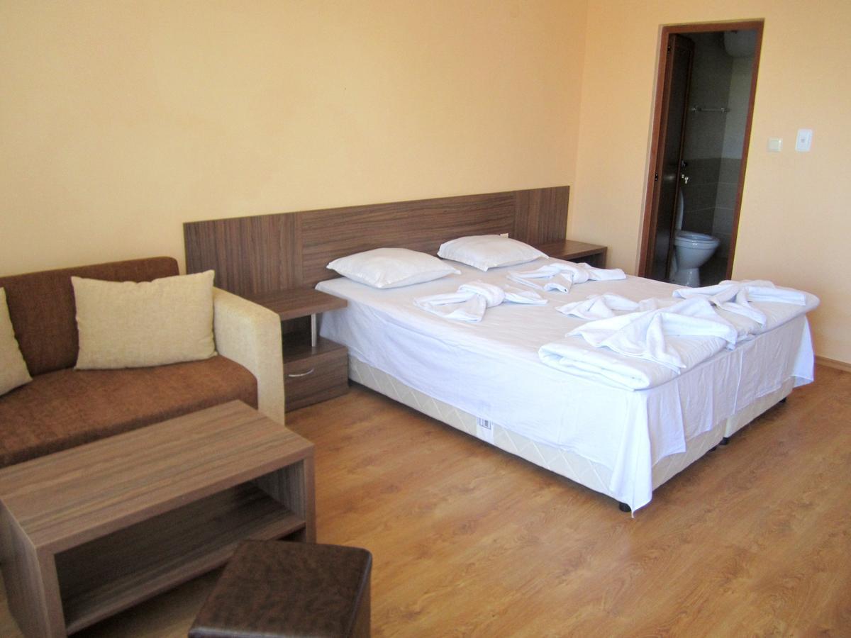 Hotel Coop Central Obzor Exterior foto